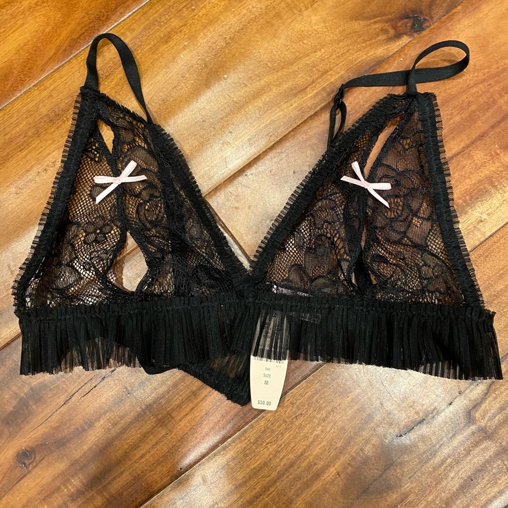 Victoria’s Secret sexy peekaboo lace bra